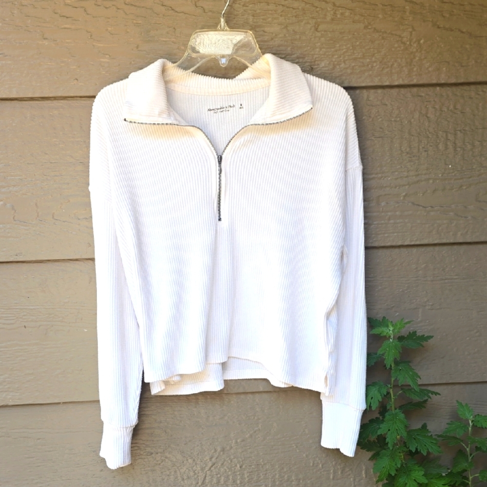 A&F Abercrombie & Fitch Sexy Soft A&f Cozy Cream Chenille Quarter Zip M